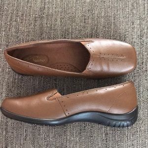 Easy Street tan shoes